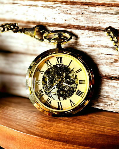 Retro Vreckové Hodinky – Mechanický Luxus v Štýle Vintage, zlatá farba, personalizácia gravírovaním