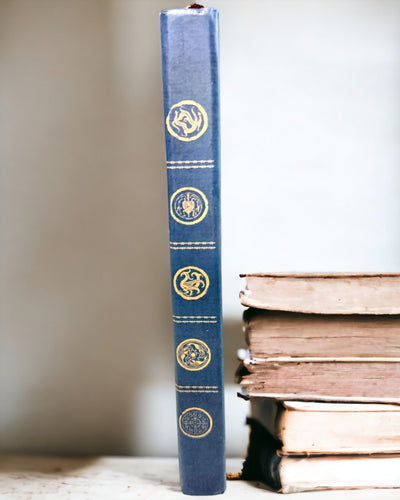 Klasický zápisník v tvrdej väzbe s motívom vlneného svetra - Modrý. Možnosť gravírovania