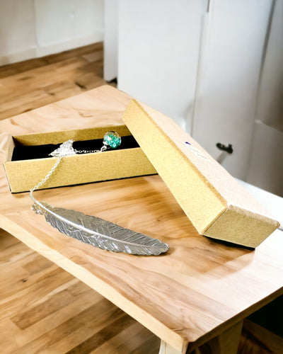 Kreatywna Zakładka do książki w Stylu Retro z Motywem Pióra i Motyla – Elegancki Prezent Promocyjny, Kolor Srebrny/Niebieski