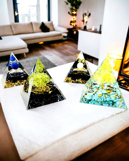 Orgonitová Pyramídka Energetická s Kryštálmi na Meditáciu – Vyžaruje Pozitívnu Energiu a Bohatstvo