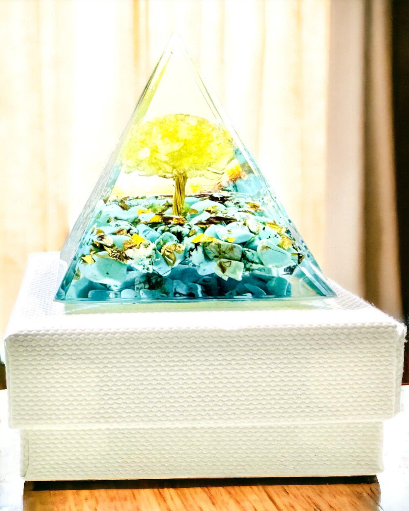 Orgonitová pyramídka s citrínom a tyrkysom – generátor energie čakra, nástroj reiki, dekorácia na meditáciu