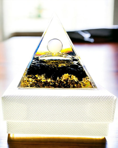 Orgonitová pyramídka s obsidiánom – generátor energie čakra, meditačný nástroj Reiki s prírodným kameňom