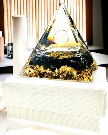Orgonitová pyramídka s obsidiánom – generátor energie čakra, meditačný nástroj Reiki s prírodným kameňom