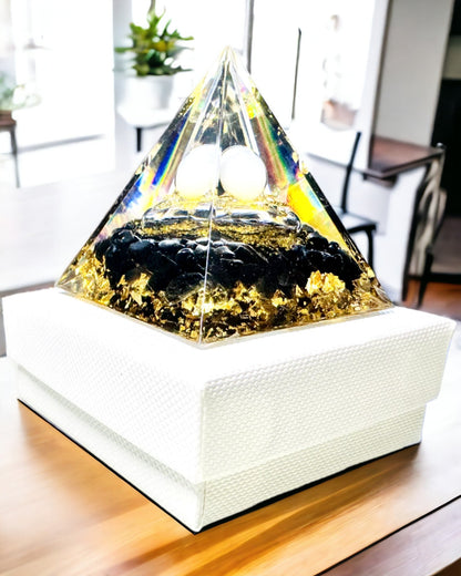Orgonitová pyramídka s obsidiánom – generátor energie čakra, meditačný nástroj Reiki s prírodným kameňom
