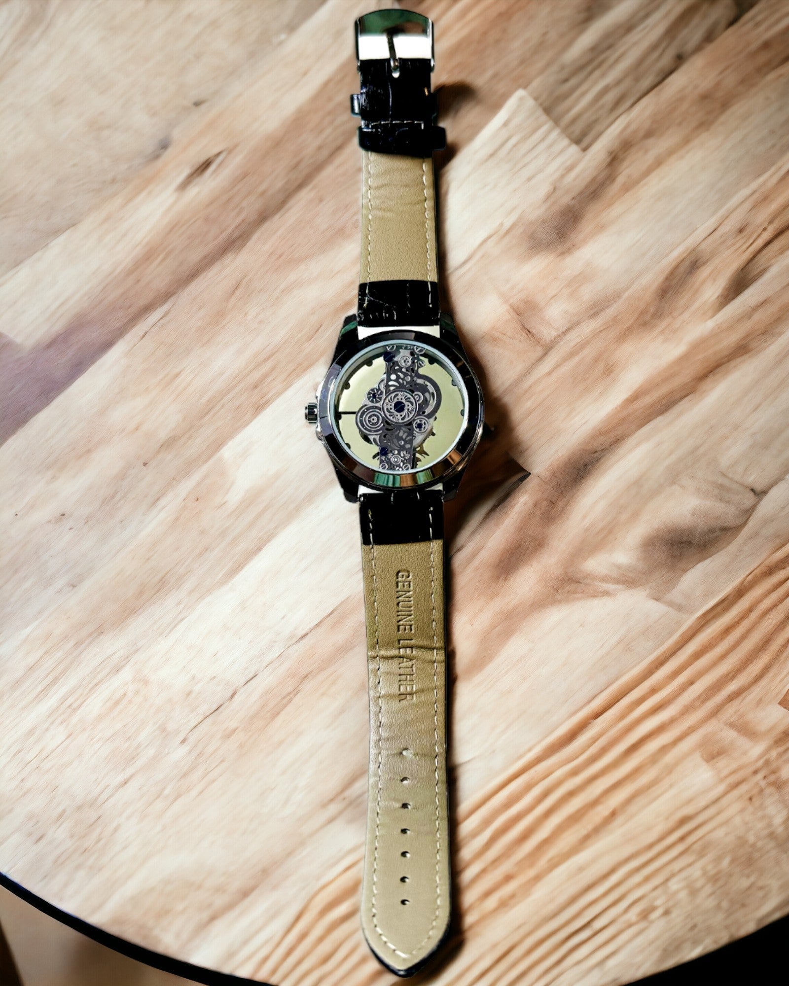 Pánske Kvarcové Hodinky s Transparentným Ciferníkom - Klasická Elegancia v Modernom Vydaní čierny remienok. Personalizácia gravírovaním