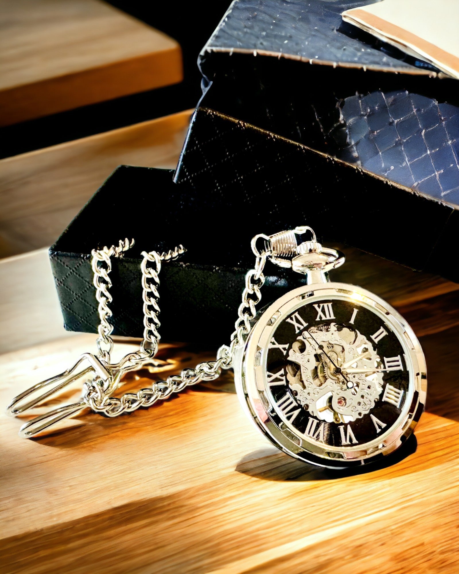 Strieborné exkluzívne mechanické vreckové hodinky v retro štýle, vodotesné - elegancia na každú príležitosť, s gravírovaním