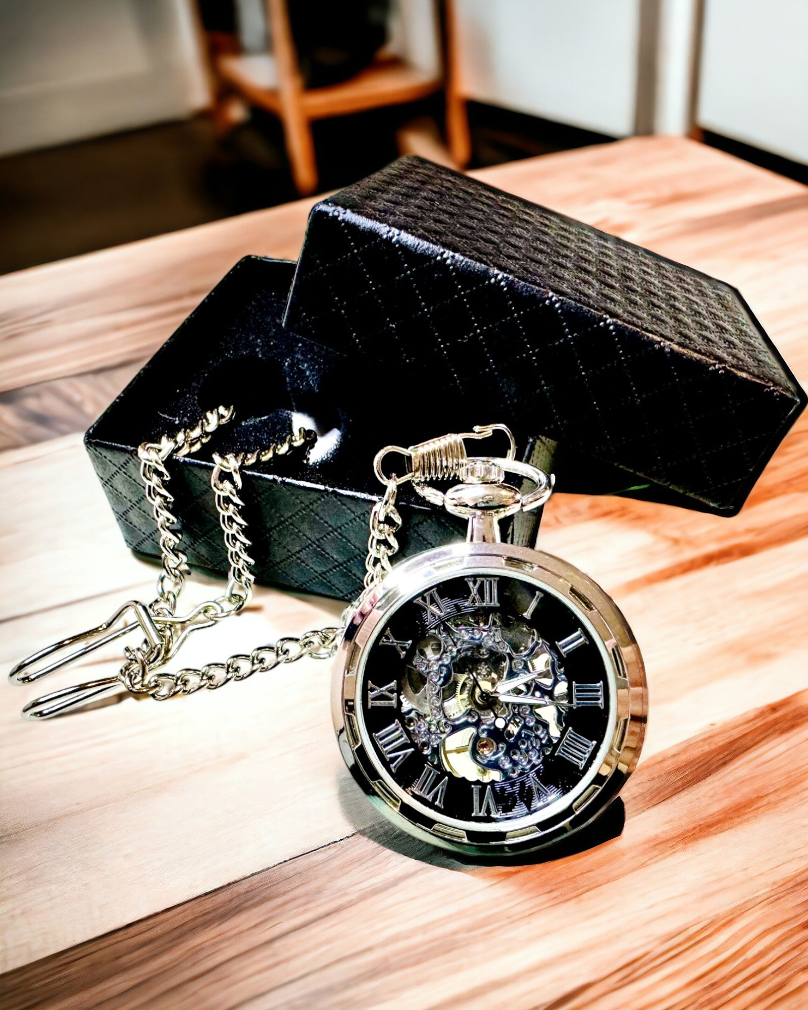 Strieborné exkluzívne mechanické vreckové hodinky v retro štýle, vodotesné - elegancia na každú príležitosť, s gravírovaním