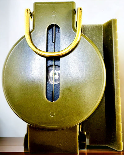 Vodotesný kompas navigačný s vysokou presnosťou v armádnej zelenej farbe – Spoľahlivý pri orientácii, možnosť gravírovania