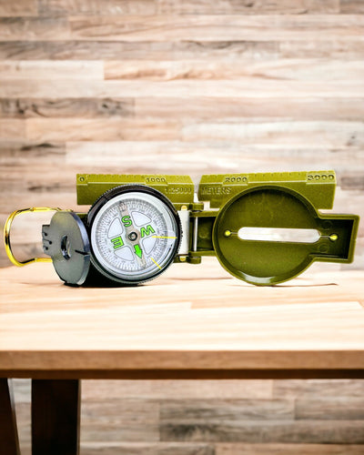 Vodotesný kompas navigačný s vysokou presnosťou v armádnej zelenej farbe – Spoľahlivý pri orientácii, možnosť gravírovania