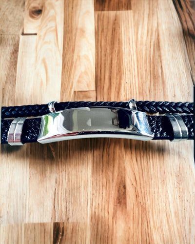 Pánsky náramok z PU kože a nehrdzavejúcej ocele s možnosťou gravírovania – Dostupný v dvoch farebných variantoch