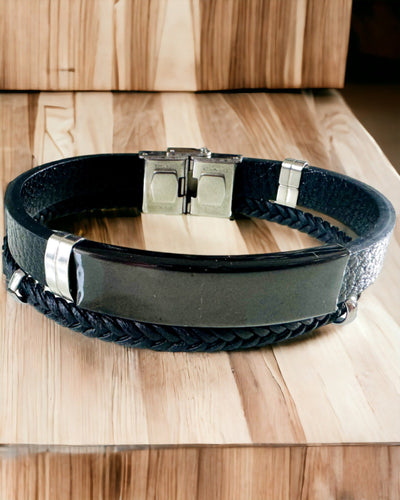 Pánsky náramok z PU kože a nehrdzavejúcej ocele s možnosťou gravírovania – Dostupný v dvoch farebných variantoch