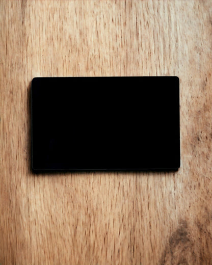 Exkluzívna Čierna Kovová Vizitka s Možnosťou Personalizácie – Ideálna ako Darček