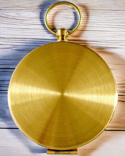 Vodotesný Mosadzný Kompas so Svietiacim Efektom - Nevyhnutnosť na Turistiku a Kemping, personalizácia gravírovaním