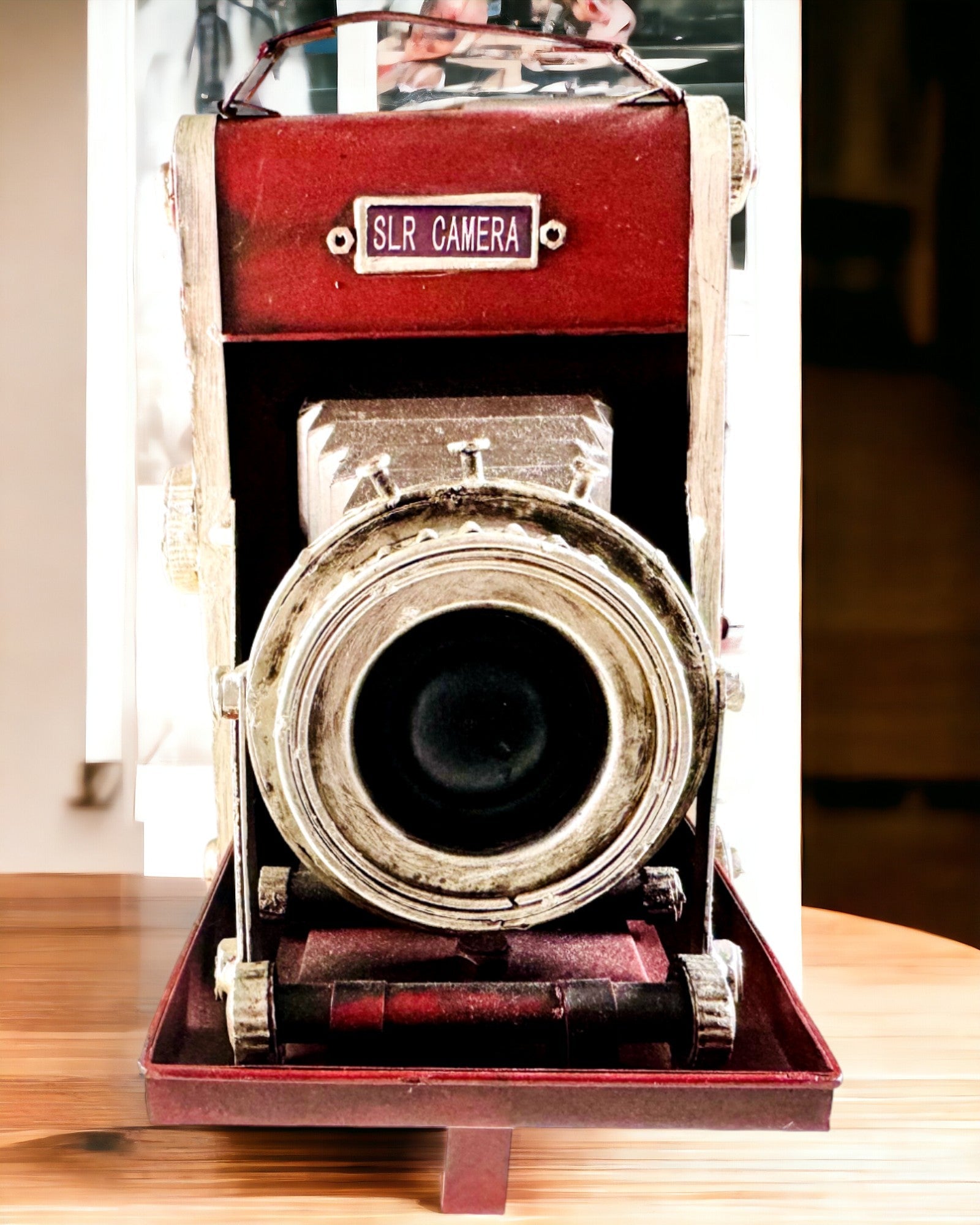 Vintage Vision: Dekoratívna Retro Kamera s Možnosťou Gravírovania