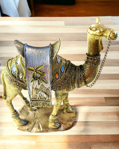 Statuetka "Púštny pútnik" - Dekoratívna ťava z živice s možnosťou gravírovania