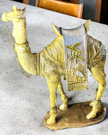 Statuetka "Púštny pútnik" - Dekoratívna ťava z živice s možnosťou gravírovania
