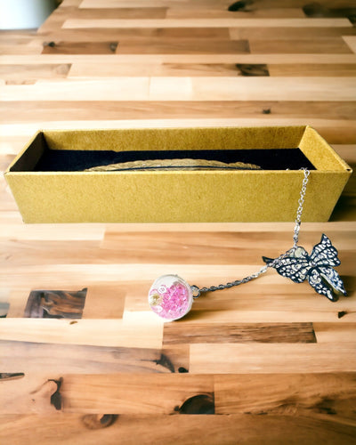 Kreatívna záložka do knihy v retro štýle s motívom pierka a motýľa – elegantný darček pre mamu, učiteľa, propagačný, farba strieborná/ružová