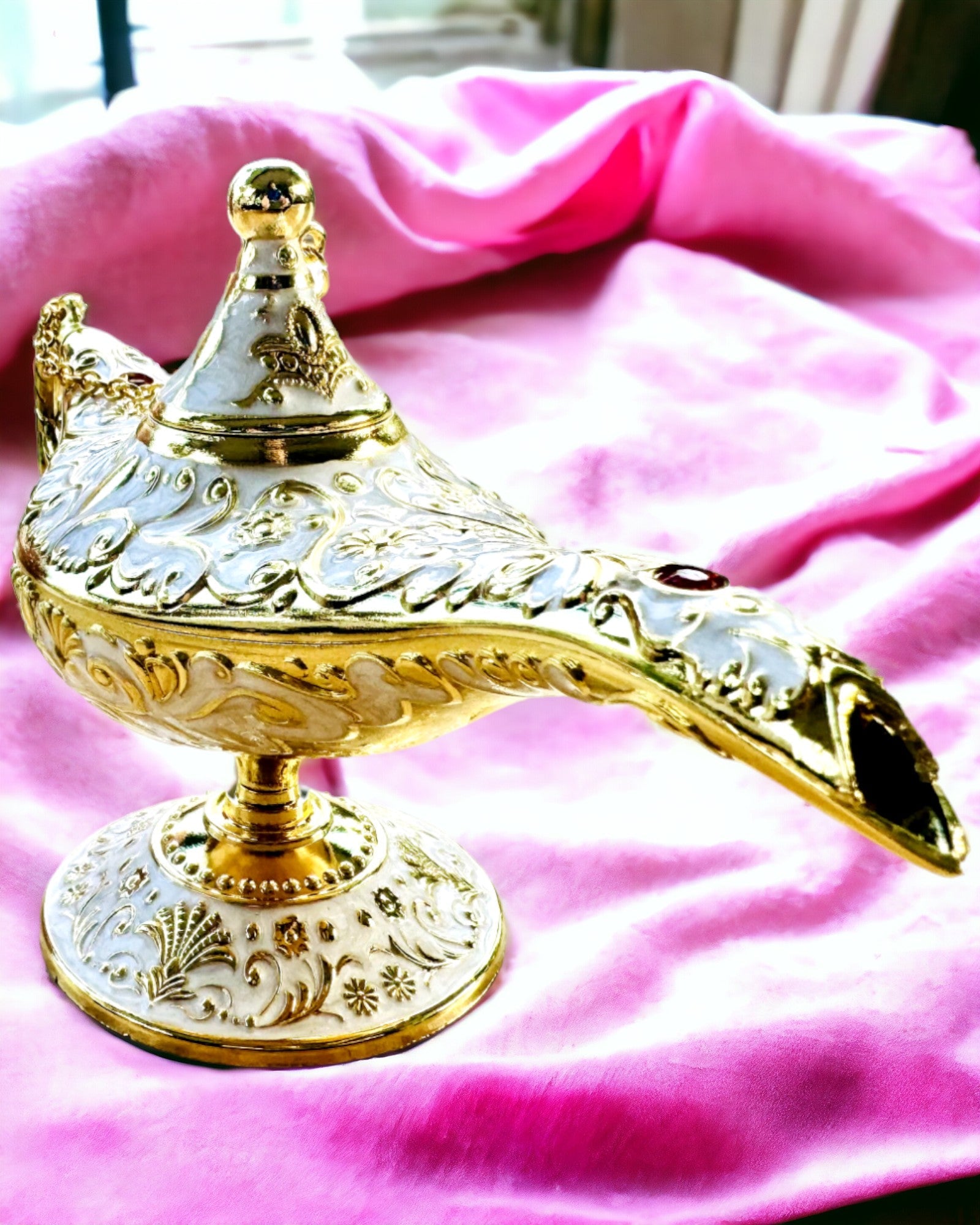 Magická lampa Aladina s možnosťou gravírovania - Biela varianta, prepletená so zlatou