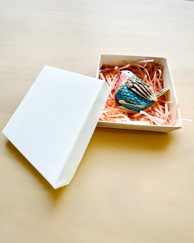 Farebný Vtáčik Vrabec s Gravírovaním - Roztomilá Skrýša na Poklady