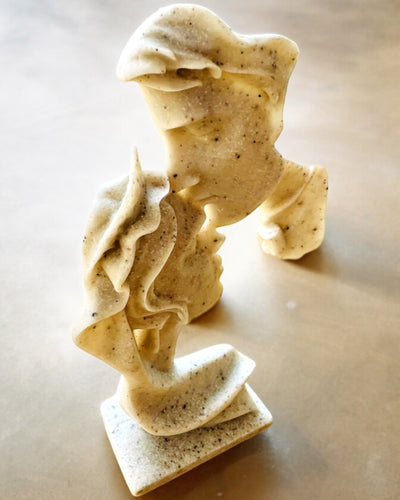 Figúrka "Elegancia v Kameni" farba biela - 13,5 cm výška, Dekoratívna s Možnosťou Gravírovania