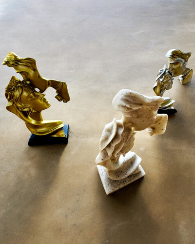 Figúrka "Elegancia v Kameni" farba zlatá - 13,5 cm výška, Dekoratívna s Možnosťou Gravírovania