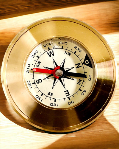 Navigačný kompas s možnosťou gravírovania, mosadzný, klasický dizajn – 5 cm