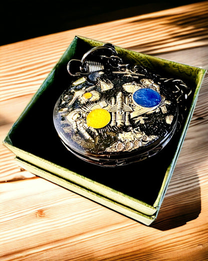 Vreckové hodinky "Astrum Temporis" - Čierny rám. Možnosť personalizácie gravírovaním