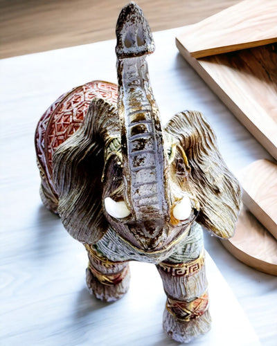 Słoniowa Stróżka – Dekoratívny Slon zo Živice s Možnosťou Gravírovania