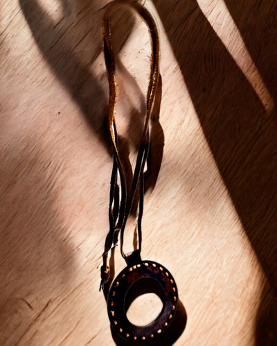 Indický artefakt lupa, kožená, ručne vyrobená - možnosť personalizácie gravírovaním