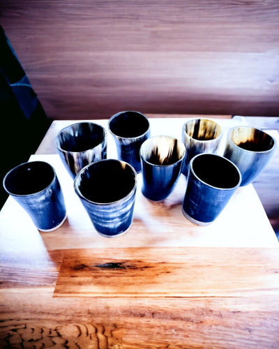 Ručne vyrobený malý hrnček s možnosťou gravírovania, indický pohárik, možnosť personalizácie na darček, gravír. Farba tmavá