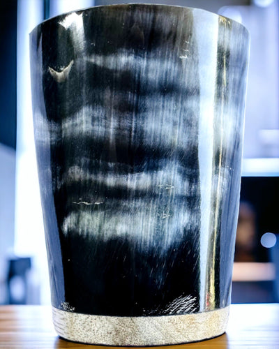 Ručne vyrobený malý hrnček s možnosťou gravírovania, indický pohárik, možnosť personalizácie na darček, gravír. Farba tmavá