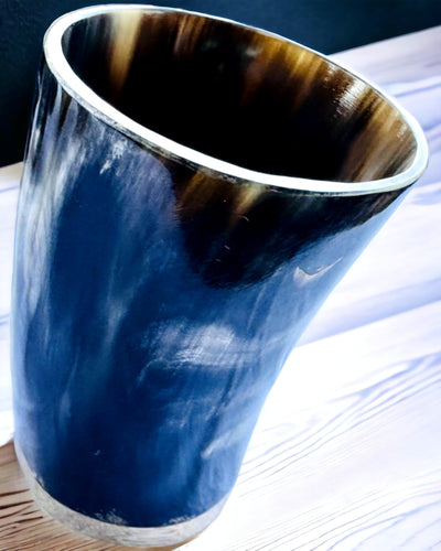 Ručne vyrobený malý hrnček s možnosťou gravírovania, indický pohárik, možnosť personalizácie na darček, gravír. Farba tmavá