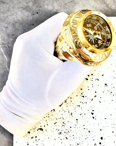 Kompasso Black - Palica na prechádzky - Drevená Ručne Vyrezávaná - Exkluzívna Edícia s Možnosťou Gravírovania