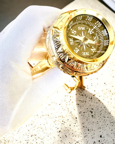 Kompasso Black - Palica na prechádzky - Drevená Ručne Vyrezávaná - Exkluzívna Edícia s Možnosťou Gravírovania