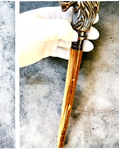 Laska Spacerowa Wolf - Indické Drevo Mango s Možnosťou Gravírovania, hnedé zlaté zdobenia