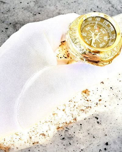 Kompasso Black - Palica na prechádzky - Drevená Ručne Vyrezávaná - Exkluzívna Edícia s Možnosťou Gravírovania