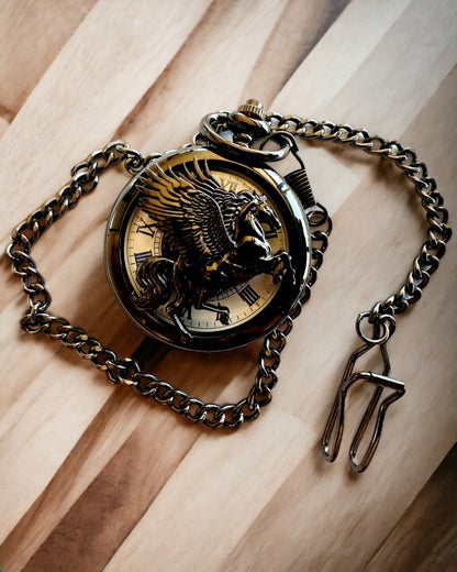 Vreckové hodinky "Equus Tempus" - Čierne s motívom koňa, možnosť personalizácie gravírovaním - biely ciferník