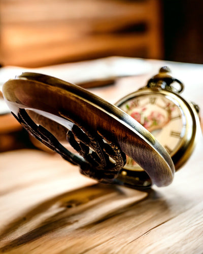 Vreckové hodinky Lesný Strážca - Elegantné hodinky s motívom jeleňa, možnosť personalizovania gravírovaním