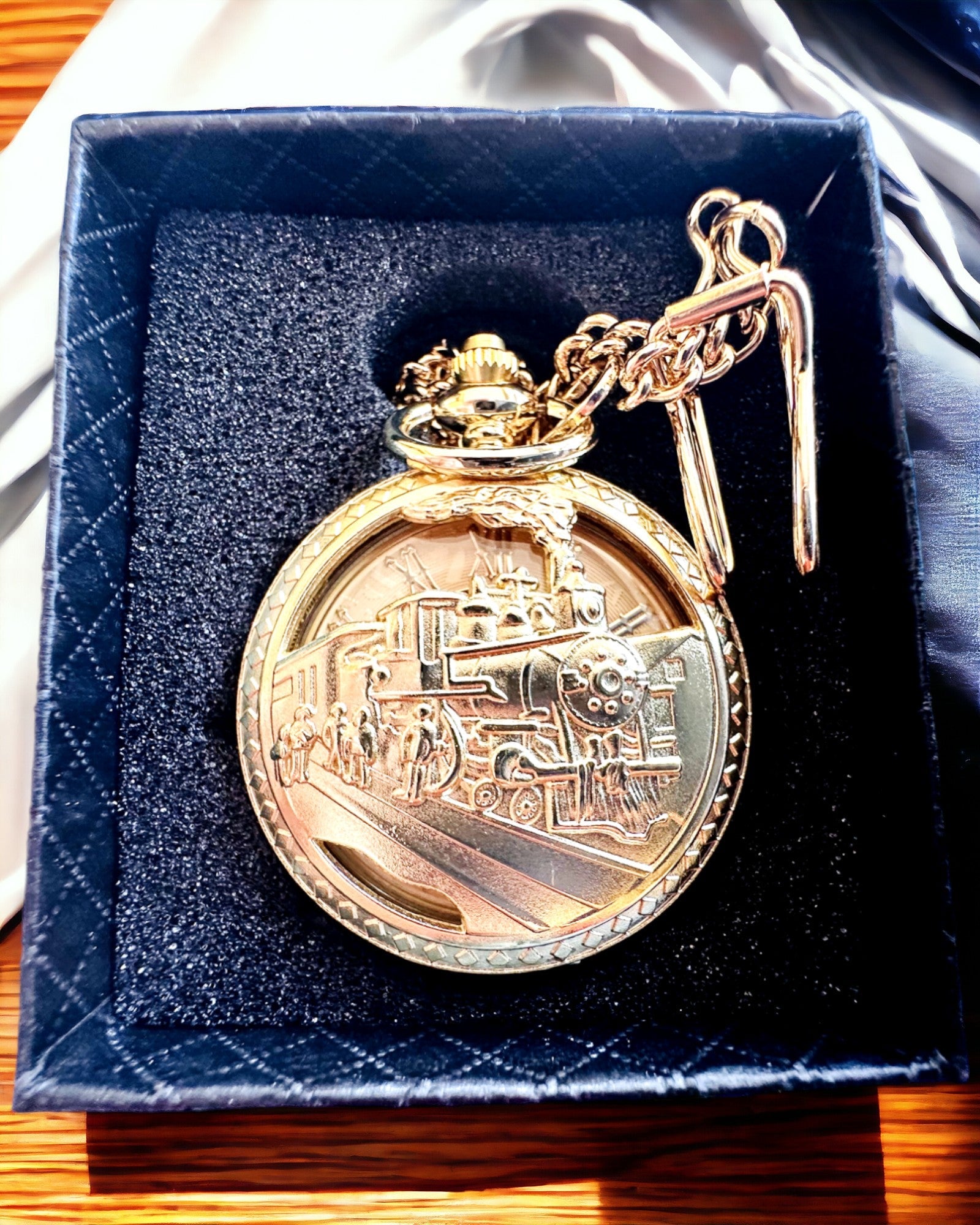 Vreckové hodinky "Imperialný Vlak", možnosť personalizácie gravírovaním, zlatá farba