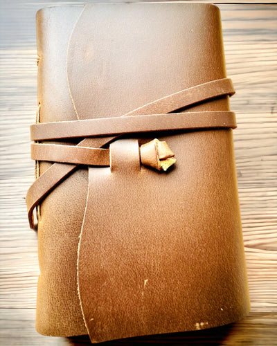 Prémiový zápisník "RetroNotes" – Elegantný zápisník z pravej kože - 200 strán, 120g, zápisník, skicár, hnedá farba, personalizácia gravírovaním