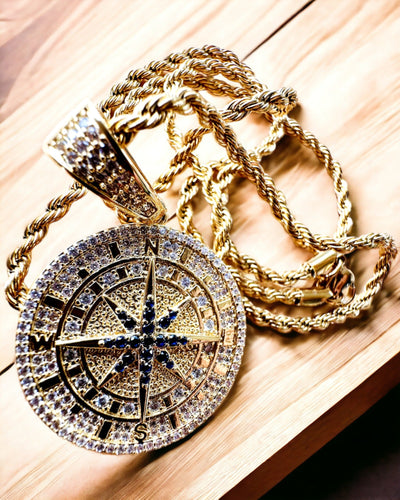Náhrdelník s príveskom kompasu v štýle glamour s kryštálmi pre ženy a mužov - zlatá farba, gravírovanie