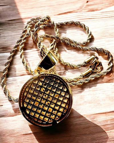 Náhrdelník s príveskom kompasu v štýle glamour s kryštálmi pre ženy a mužov - zlatá farba, gravírovanie