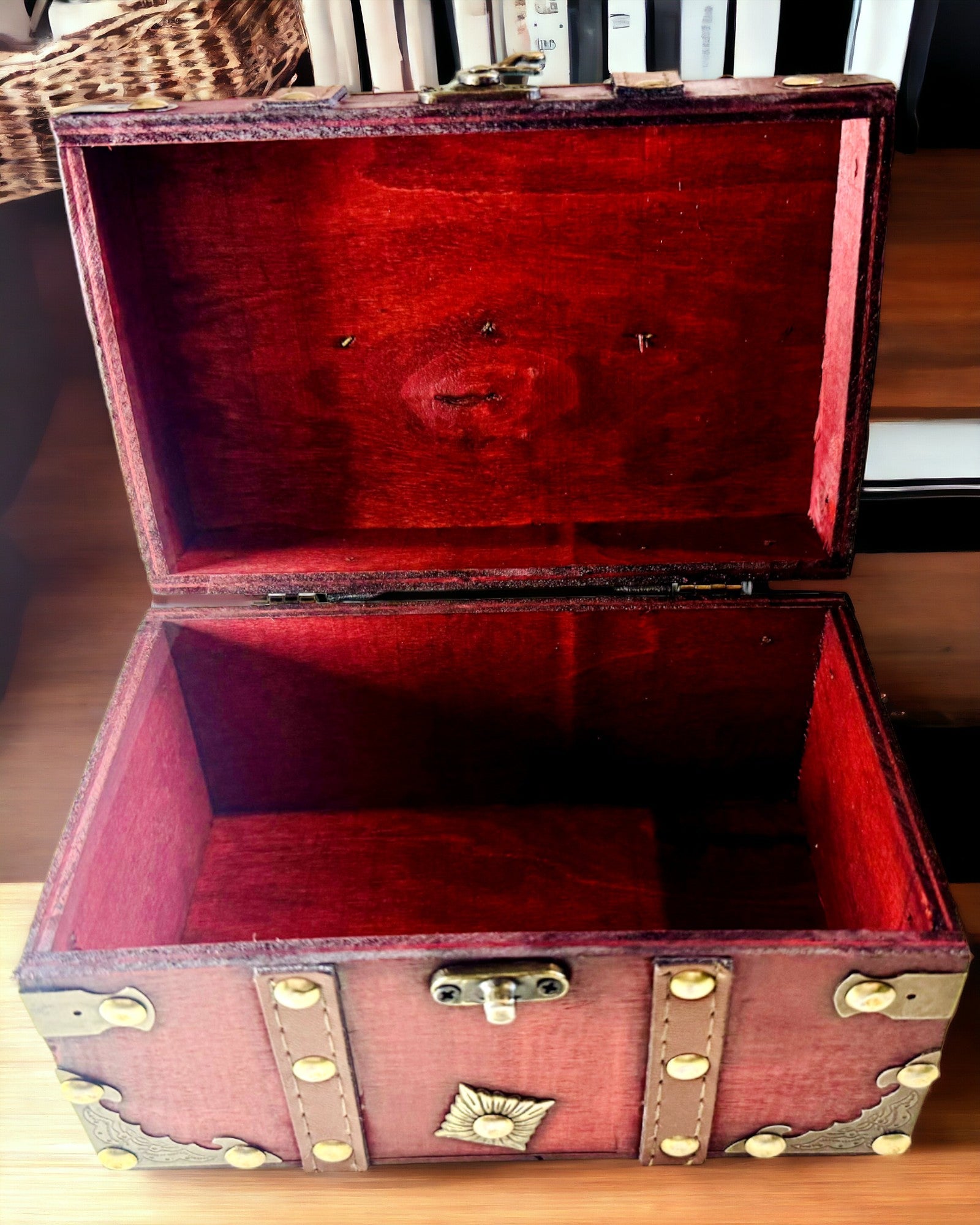 Drevená krabička 'Pirátska truhlica s pokladom' – Vintage krabička na šperky a drobnosti