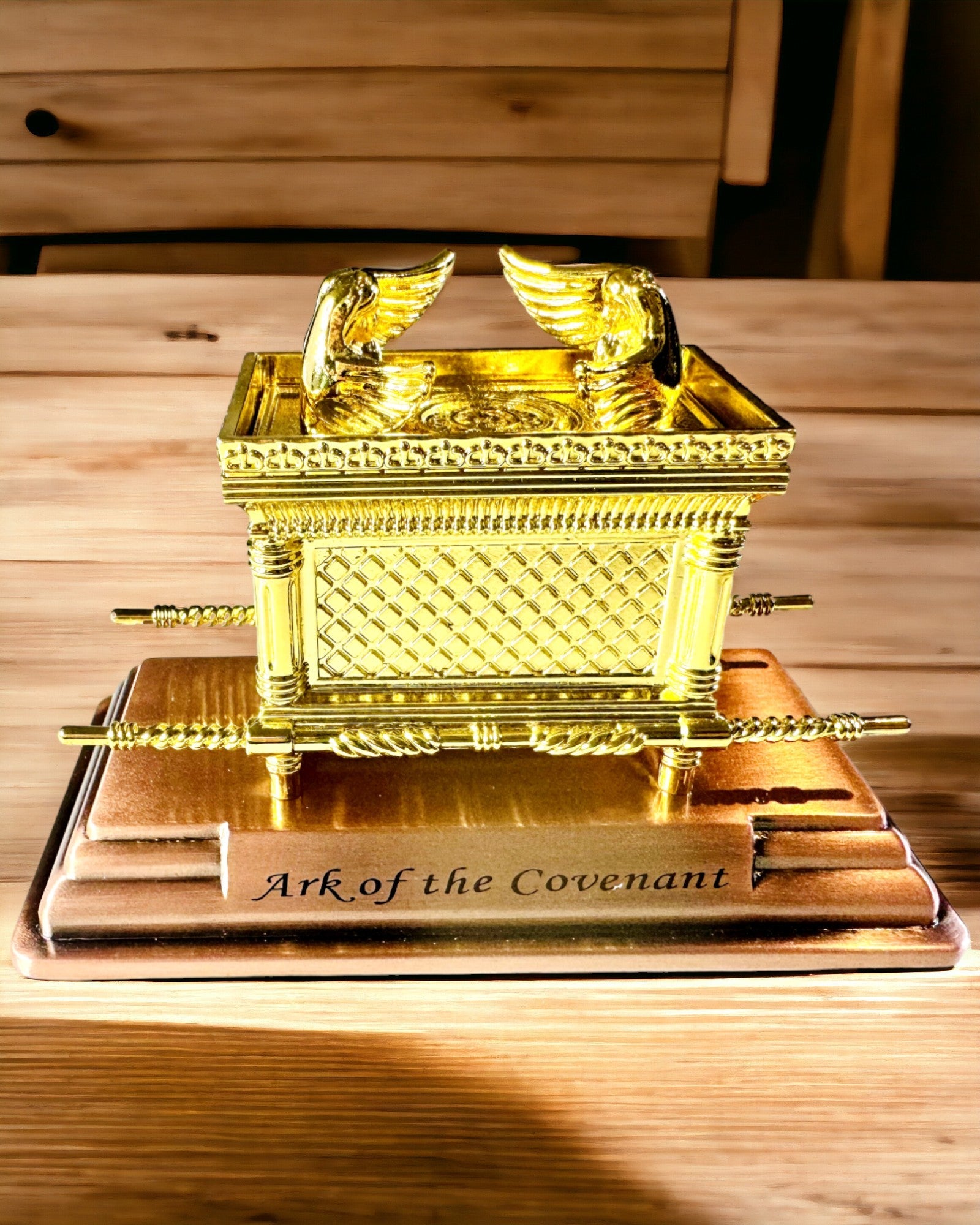 Pozlátená replika Archy zmluvy – Dekoratívna Archa socha z medi vo veľkosti XL 28x15.6x20 cm