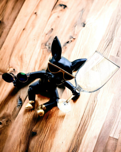 Exkluzívna figúrka "Štýlový Bulldog", čierna farba, stojan na pohár vína alebo šampanského, personalizácia gravírovaním