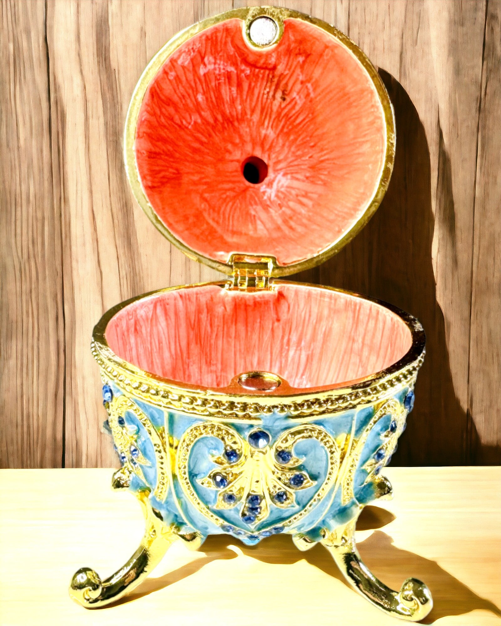Niebiańske vajce Fabergé – Smaltovaný organizér na šperky - farba modrá obloha. Personalizácia gravírovaním