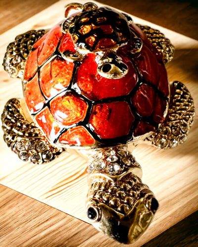 Skrinka "Korytnačia Rodinka" - farba oranžová, personalizácia gravírovaním