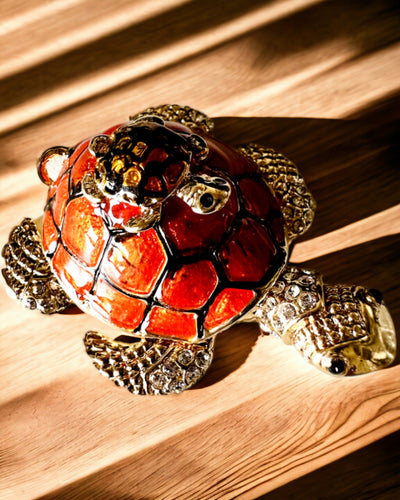 Skrinka "Korytnačia Rodinka" - farba oranžová, personalizácia gravírovaním