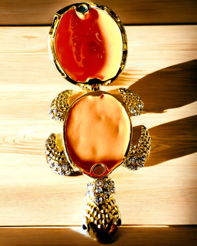 Skrinka "Korytnačia Rodinka" - farba oranžová, personalizácia gravírovaním