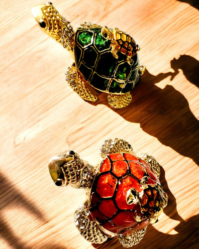 Skrinka "Korytnačia Rodinka" - farba oranžová, personalizácia gravírovaním